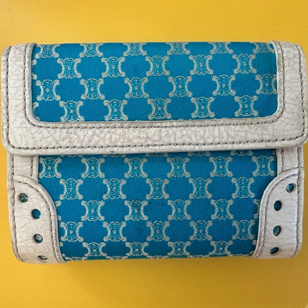 š©µš¤ Celine Buckle Wallet š¤š©µ - Picture 2 of 6